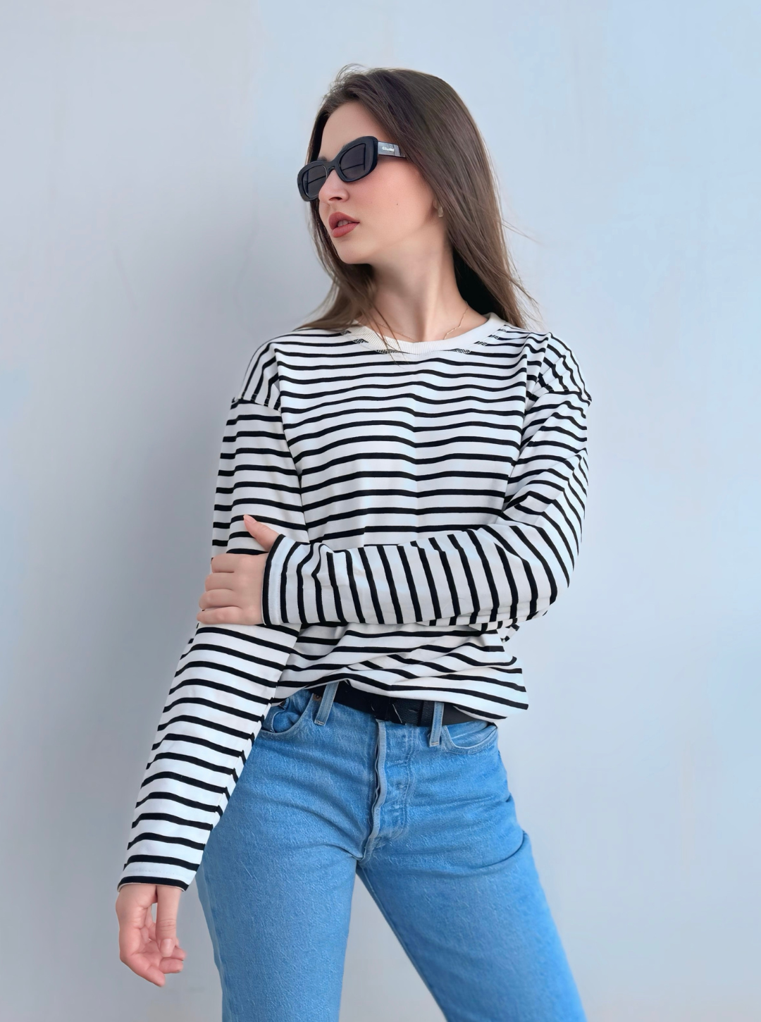 BLACK AND WHITE SWEATER