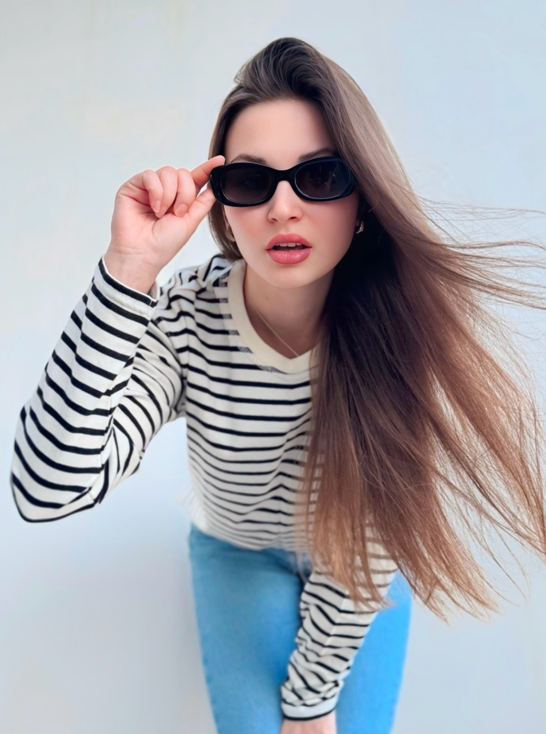 BLACK AND WHITE SWEATER